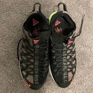 Nike ACG  Men size 9.5